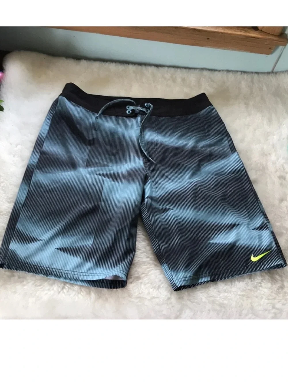 Nike unlined black aqua illusion board shorts size M